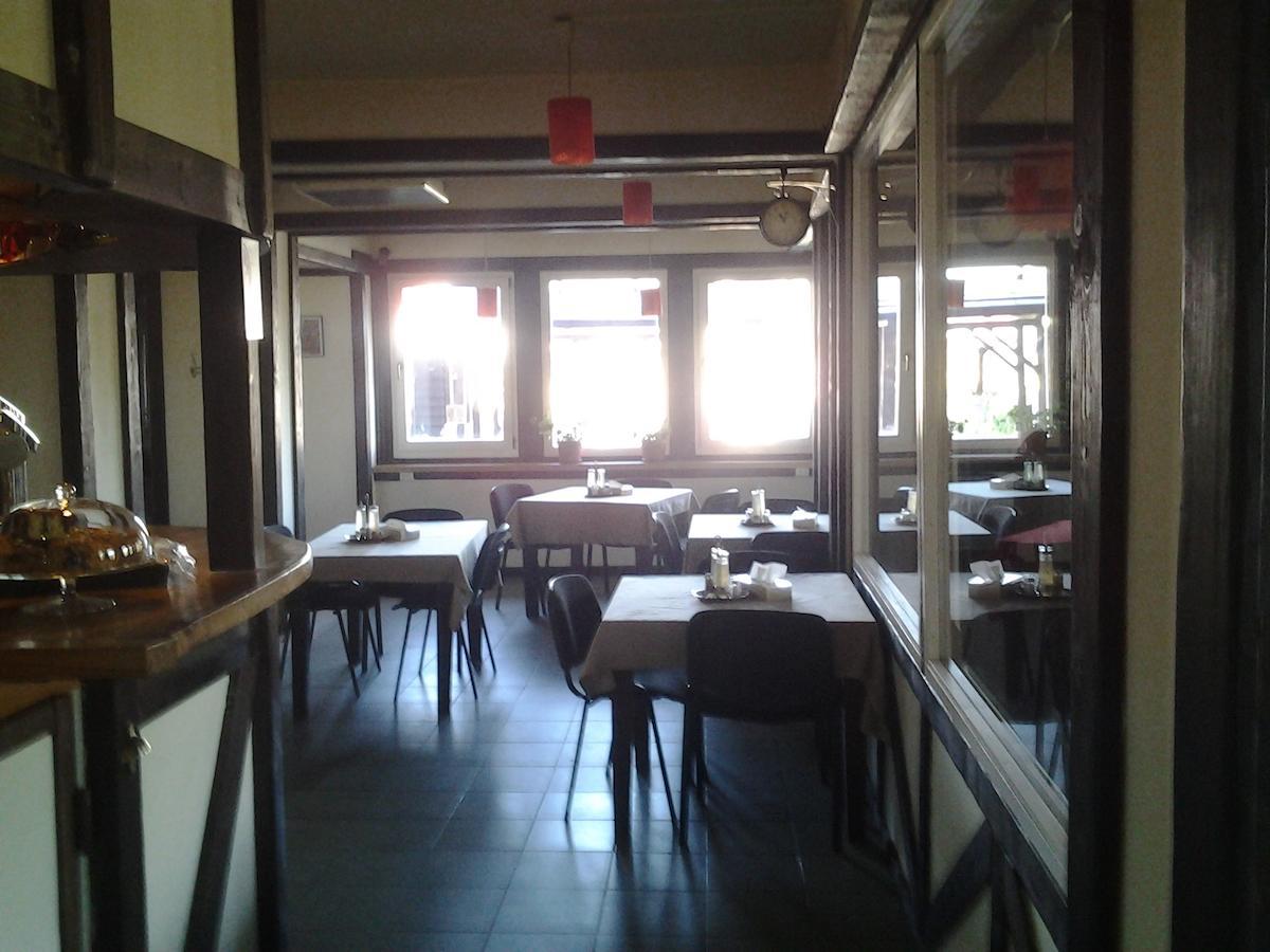Motel Traffic Lintesti Dış mekan fotoğraf